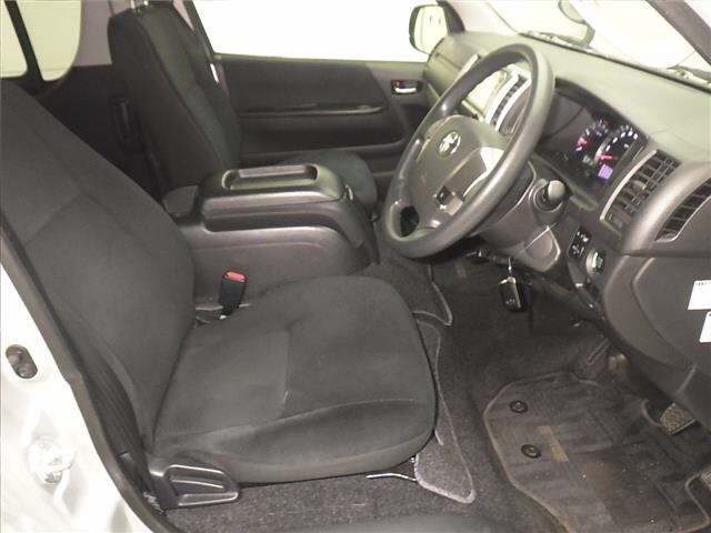 Toyota HIACE VAN 2020 7021885-5