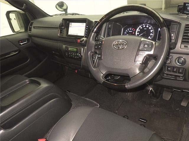 Toyota HIACE VAN 2021 7021906-3