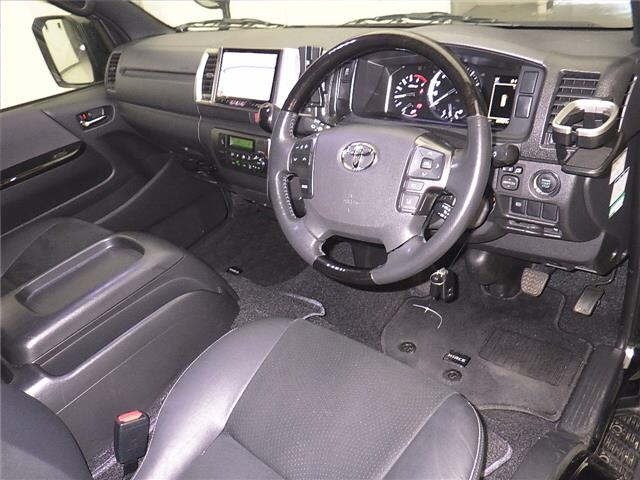 Toyota HIACE VAN 2021 7021982-3