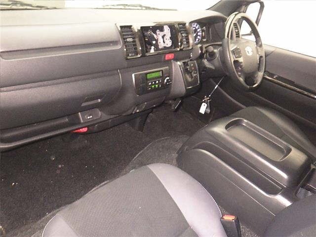 Toyota HIACE VAN 2024 7021989-4