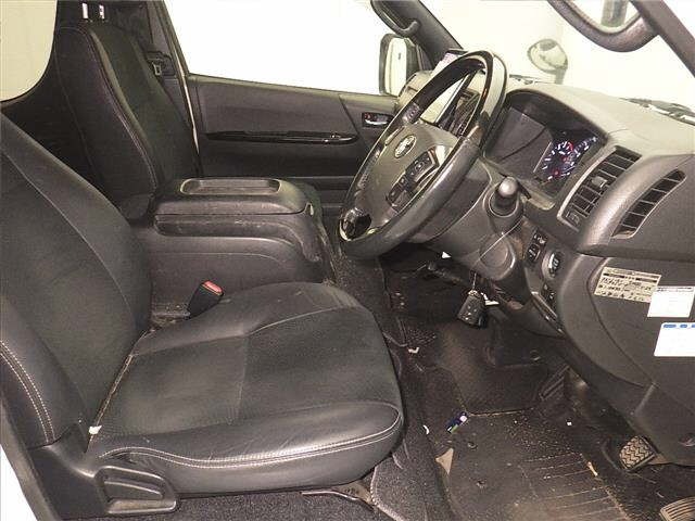 Toyota HIACE VAN 2022 7021995-5