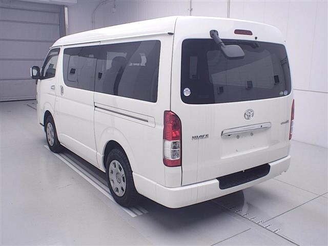 Toyota HIACE VAN 2020 7022002-1