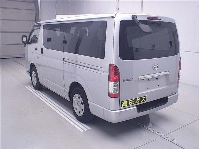 Toyota HIACE VAN 2022 7022003-1