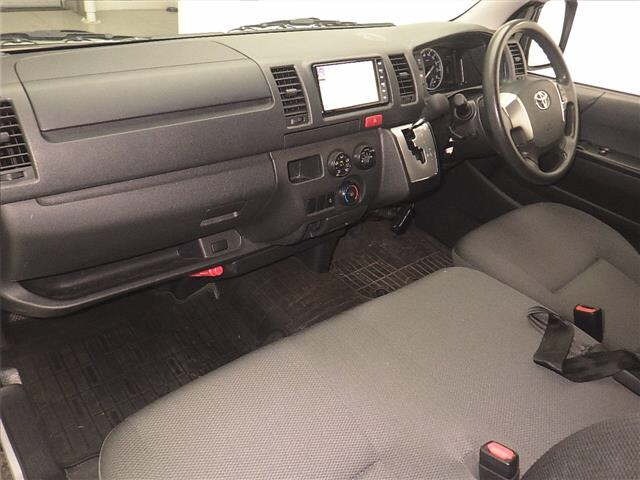 Toyota HIACE VAN 2022 7022003-4