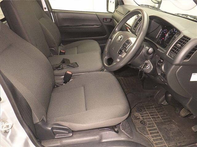 Toyota HIACE VAN 2022 7022003-5