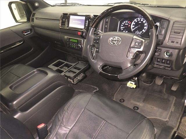 Toyota HIACE VAN 2020 7022004-3