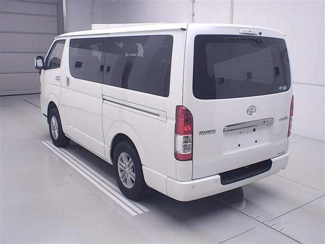Toyota HIACE VAN 2021 7022005-1