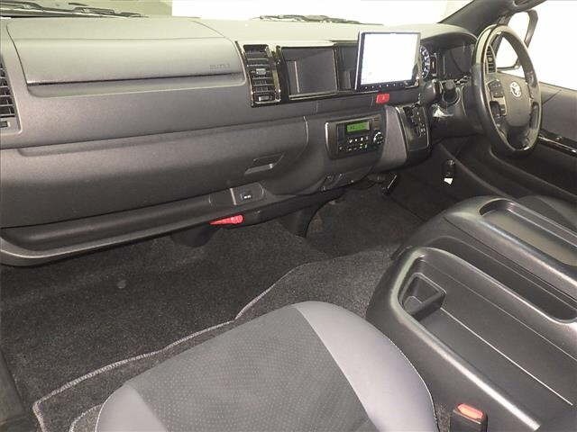 Toyota HIACE VAN 2024 7022006-4