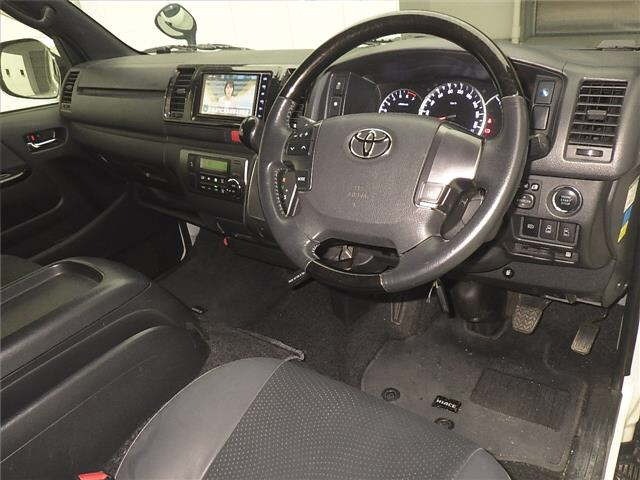 Toyota HIACE VAN 2020 7022008-3