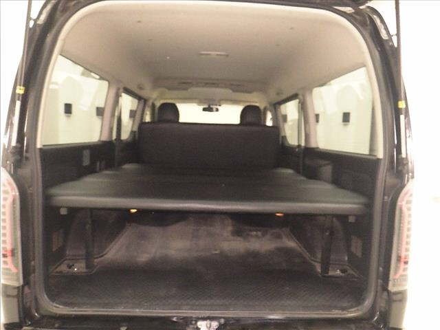 Toyota HIACE VAN 2017 7022012-7