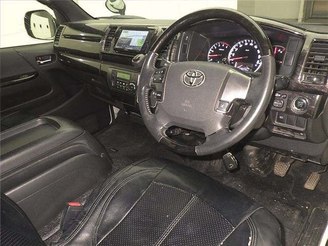 Toyota HIACE VAN 2020 7022024-3