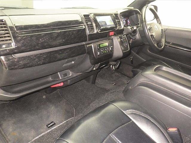 Toyota HIACE VAN 2020 7022024-4
