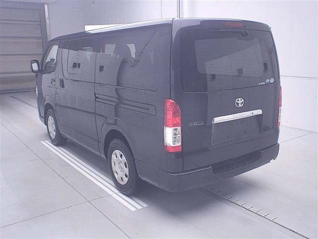 Toyota HIACE VAN 2021 7022027-1
