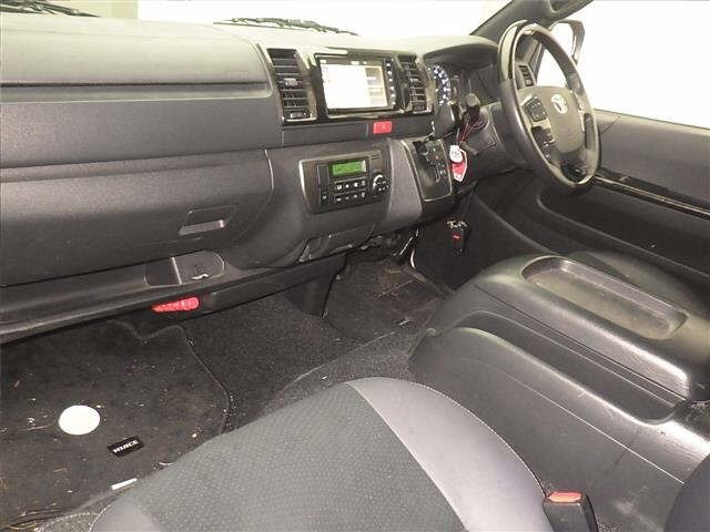 Toyota HIACE VAN 2023 7022036-4