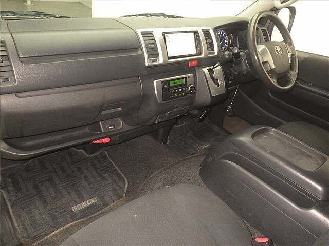 Toyota HIACE VAN 2021 7022038-4