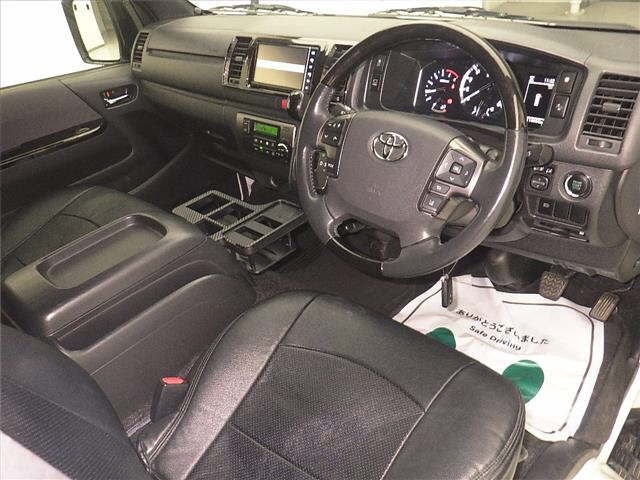 Toyota HIACE VAN 2022 7022039-3