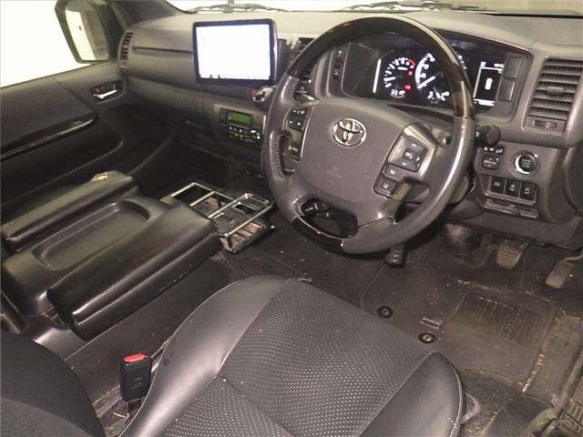 Toyota HIACE VAN 2021 7022045-3