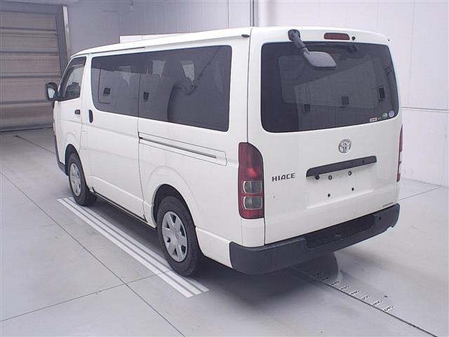 Toyota HIACE VAN 2021 7022046-1