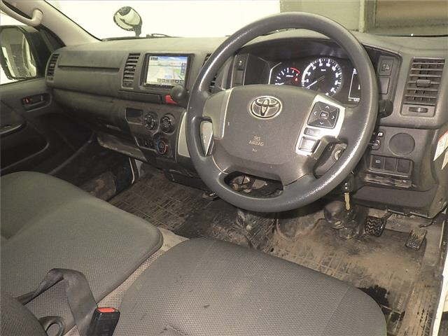 Toyota HIACE VAN 2021 7022046-3