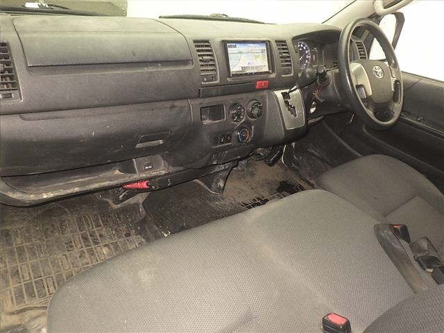 Toyota HIACE VAN 2021 7022046-4