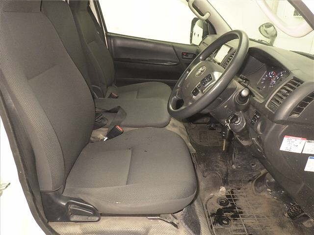 Toyota HIACE VAN 2021 7022046-5