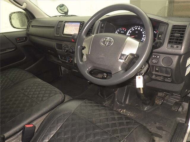 Toyota HIACE VAN 2018 7022056-3