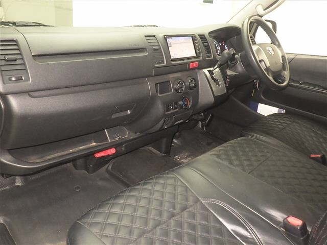 Toyota HIACE VAN 2018 7022056-4