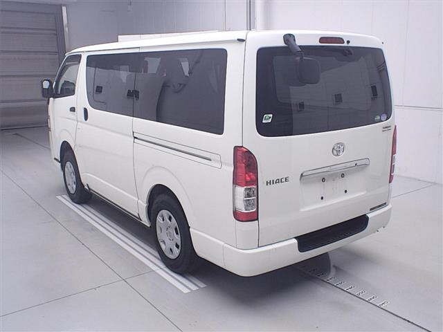 Toyota HIACE VAN 2020 7022060-1