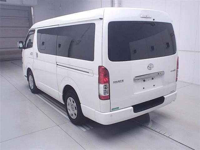 Toyota HIACE VAN 2021 7022063-1