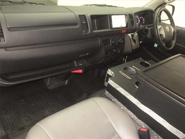 Toyota HIACE VAN 2017 7022067-4