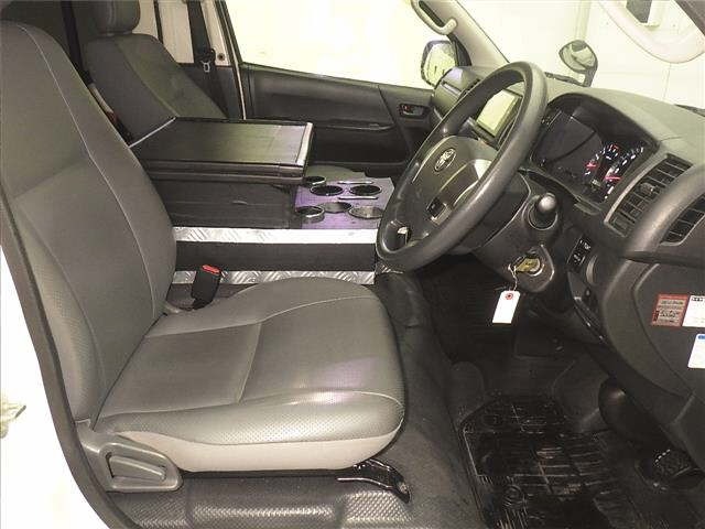 Toyota HIACE VAN 2017 7022067-5