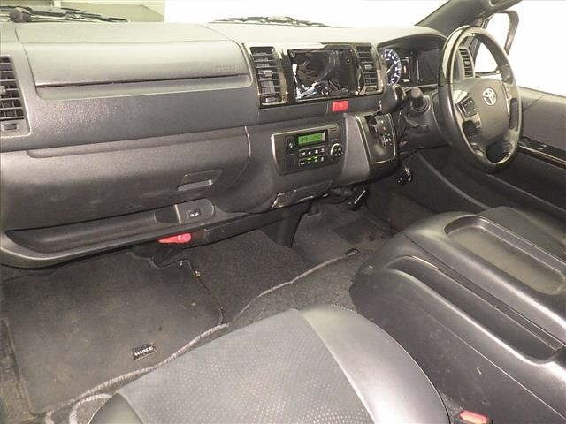 Toyota HIACE VAN 2021 7022068-4