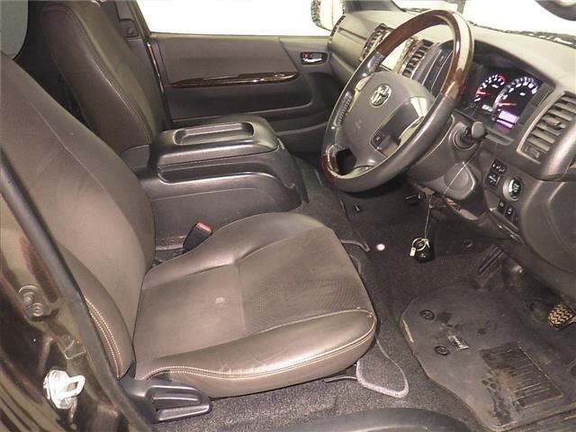 Toyota HIACE VAN 2019 7022072-5