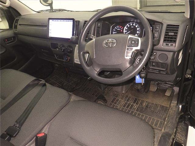 Toyota HIACE VAN 2024 7022079-3