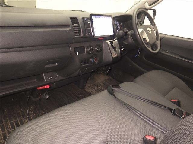 Toyota HIACE VAN 2024 7022079-4