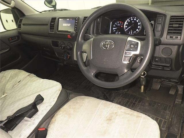Toyota HIACE VAN 2021 7022084-3