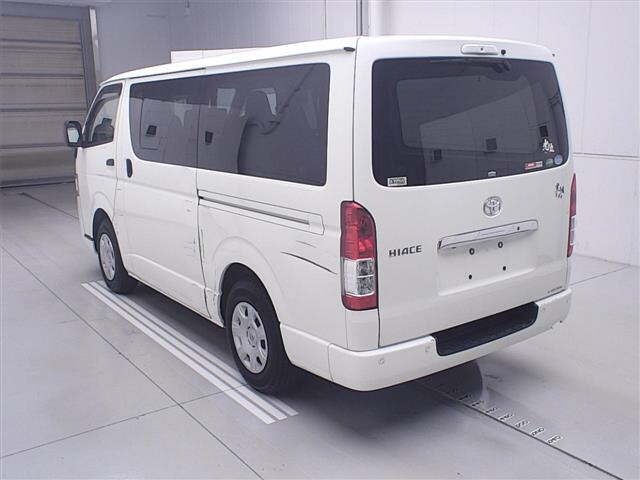 Toyota HIACE VAN 2020 7022087-1