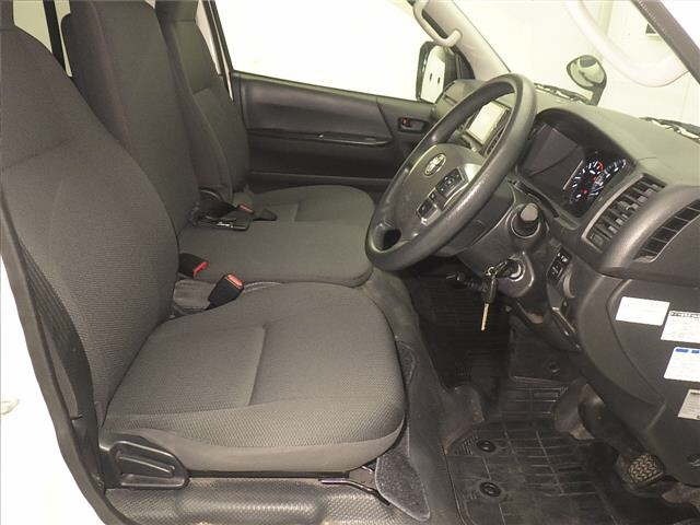Toyota HIACE VAN 2020 7022087-5