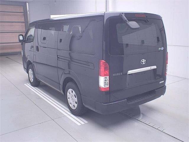 Toyota HIACE VAN 2021 7022088-1