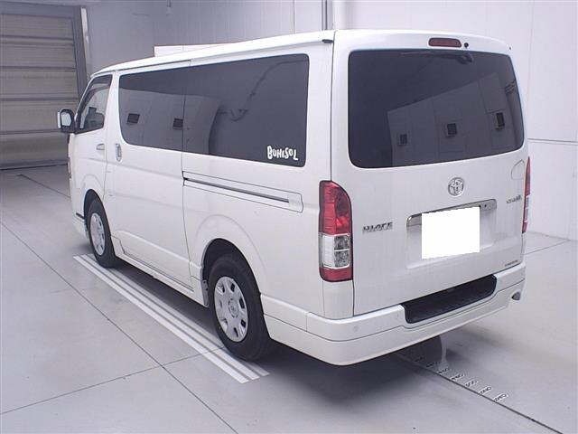 Toyota HIACE VAN 2023 7022090-1