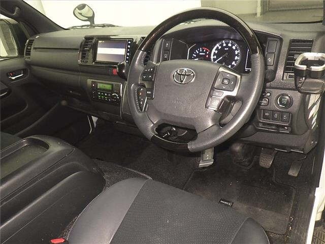 Toyota HIACE VAN 2023 7022090-3