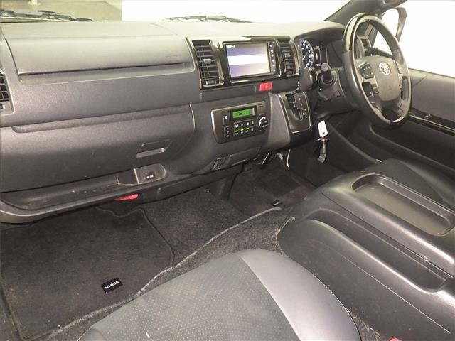 Toyota HIACE VAN 2023 7022090-4