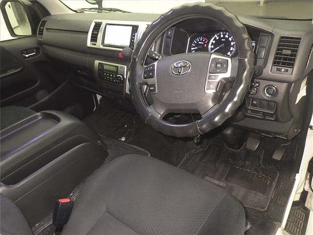 Toyota HIACE VAN 2020 7022093-3