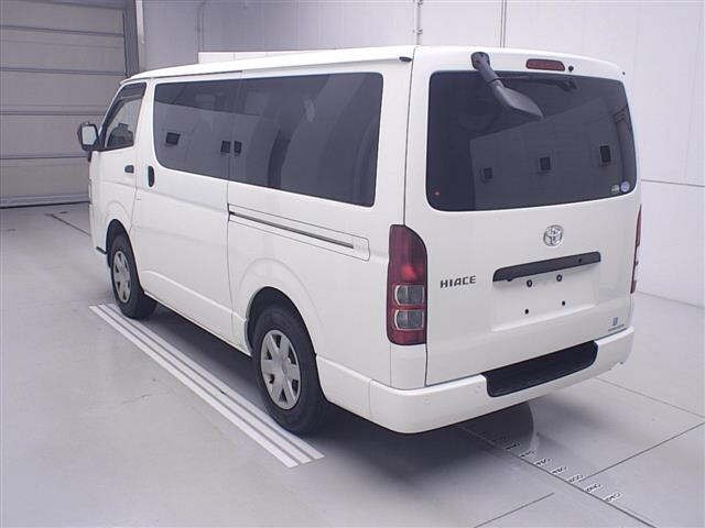 Toyota HIACE VAN 2021 7022105-1