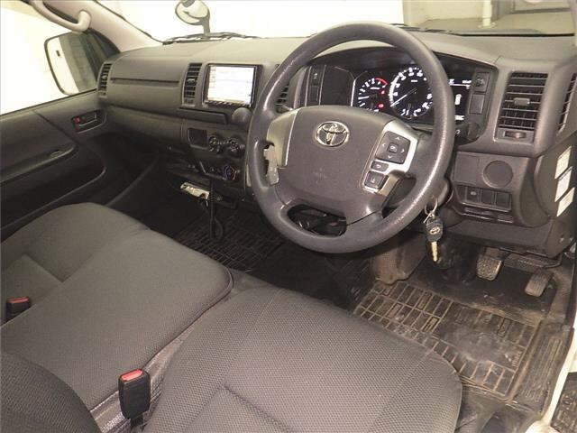 Toyota HIACE VAN 2021 7022105-3