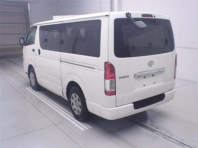 Toyota HIACE VAN 2022 7022108-1