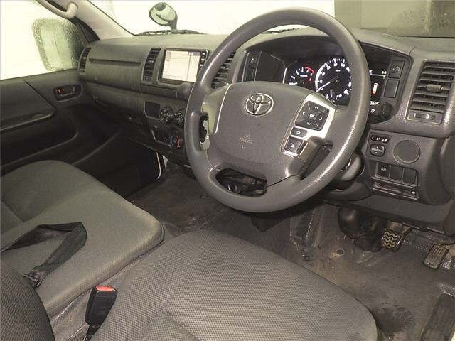 Toyota HIACE VAN 2022 7022108-3