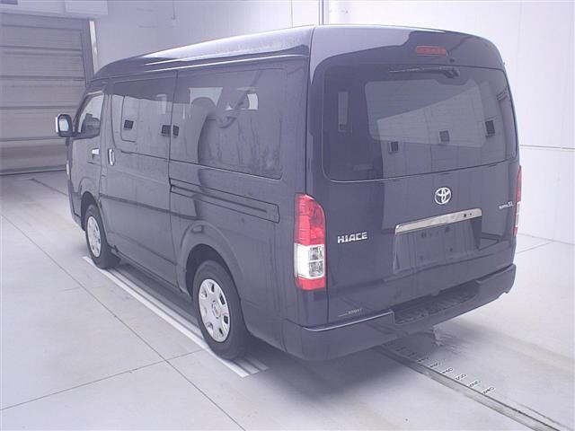 Toyota HIACE VAN 2021 7022110-1