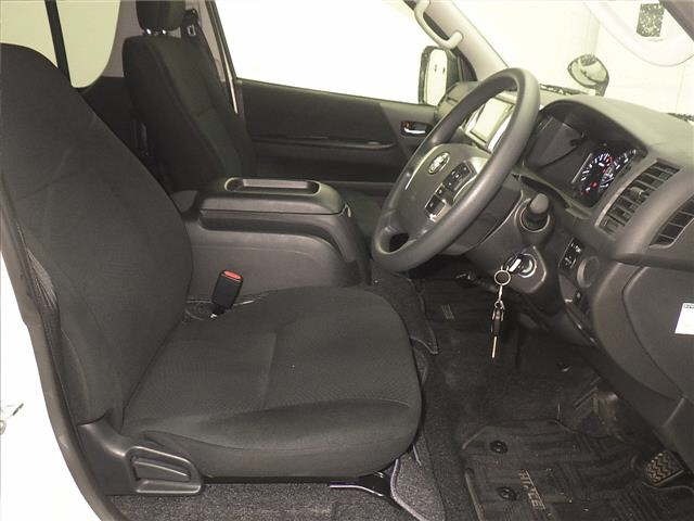 Toyota HIACE VAN 2020 7022112-5