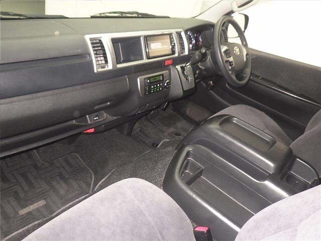 Toyota HIACE WAGON 2017 7023565-4